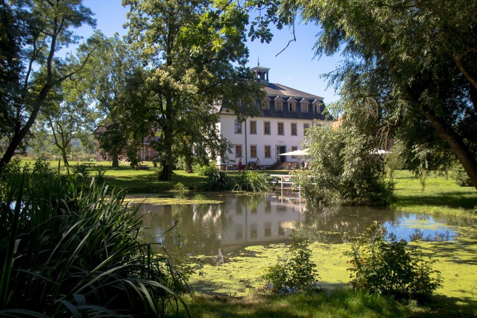 Biohotel Stiftsgut Wilhelmsgluecksbrunn Creuzburg Exterior foto
